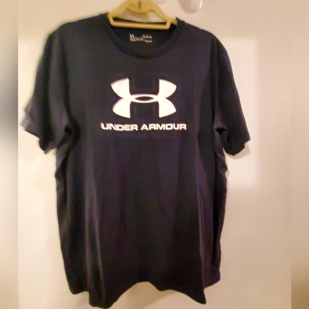 Black Under Armour T-shirt